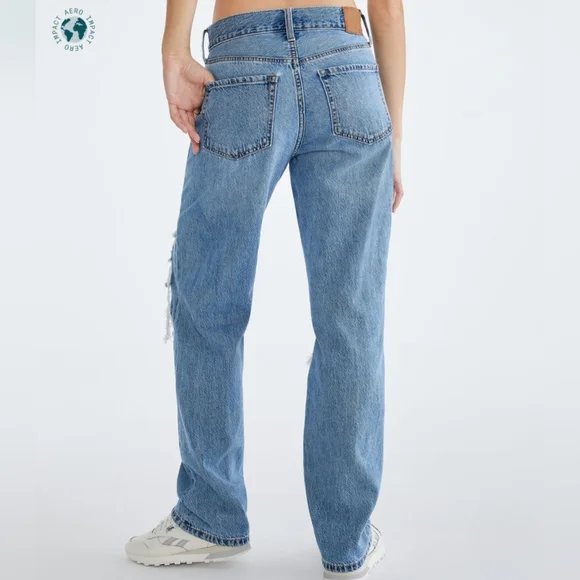 Aeropostale High-Rise Baggy Jean LIGHT Wash Size 4 NWOT - Picture 3 of 12